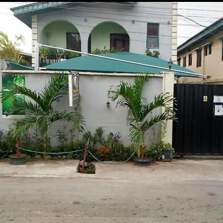 Staycation Suites And Apartment Lagos Buitenkant foto