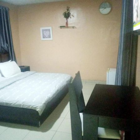 Staycation Suites And Apartment Lagos Buitenkant foto