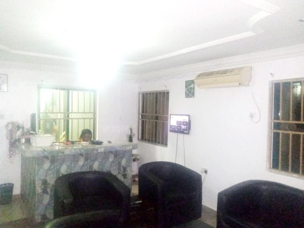 Staycation Suites And Apartment Lagos Buitenkant foto