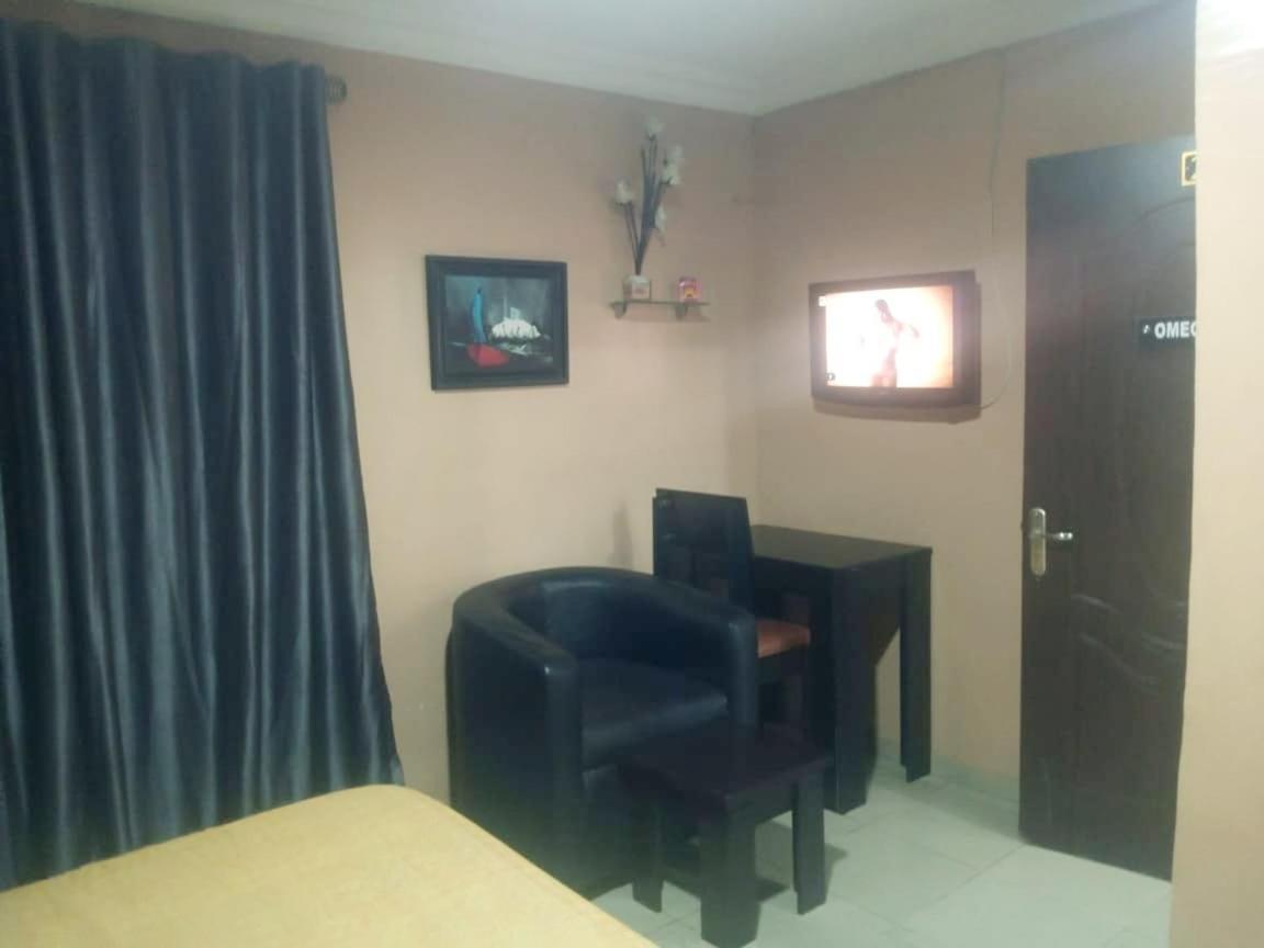Staycation Suites And Apartment Lagos Buitenkant foto
