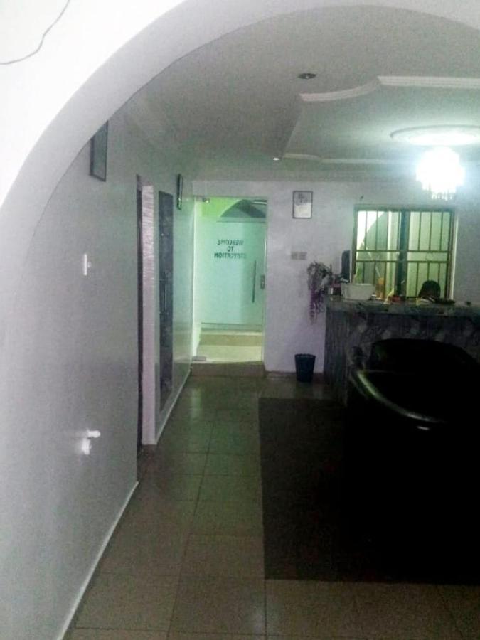 Staycation Suites And Apartment Lagos Buitenkant foto