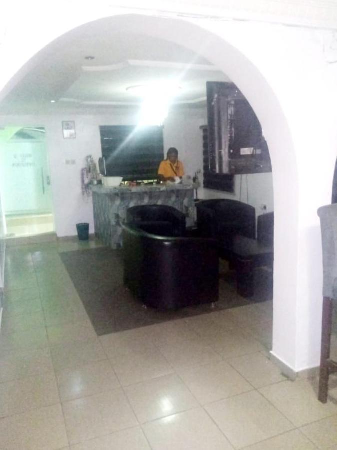 Staycation Suites And Apartment Lagos Buitenkant foto