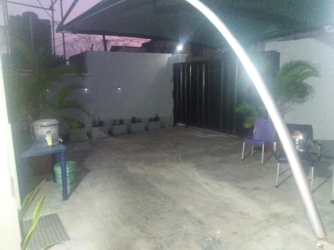 Staycation Suites And Apartment Lagos Buitenkant foto
