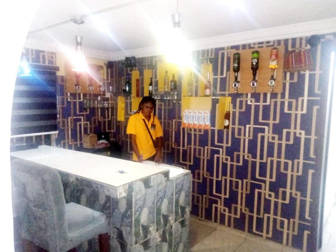 Staycation Suites And Apartment Lagos Buitenkant foto
