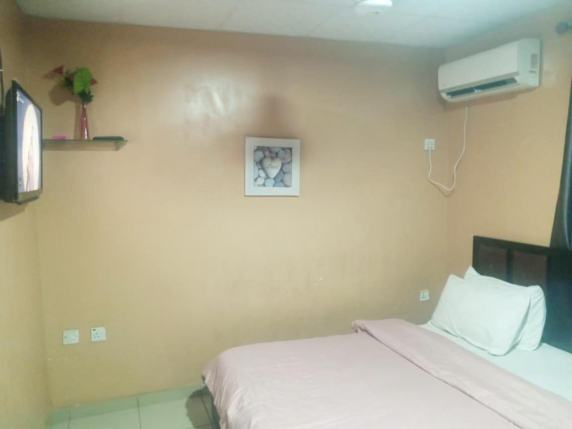 Staycation Suites And Apartment Lagos Buitenkant foto