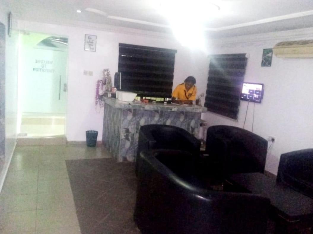 Staycation Suites And Apartment Lagos Buitenkant foto
