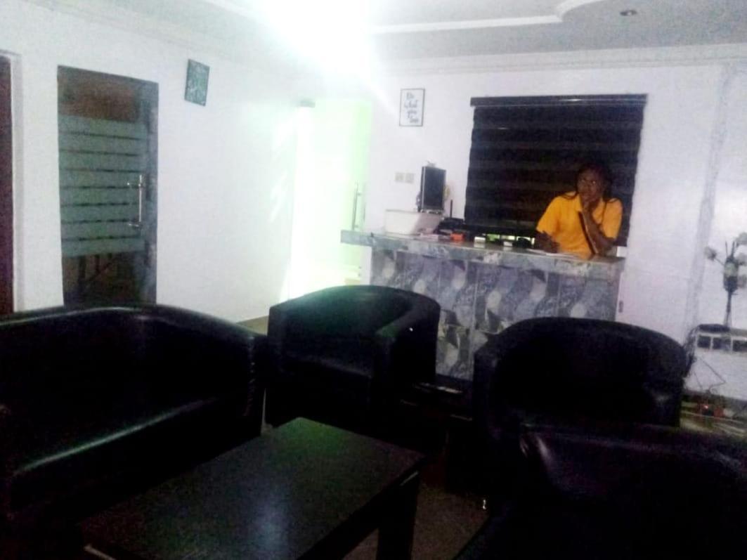 Staycation Suites And Apartment Lagos Buitenkant foto