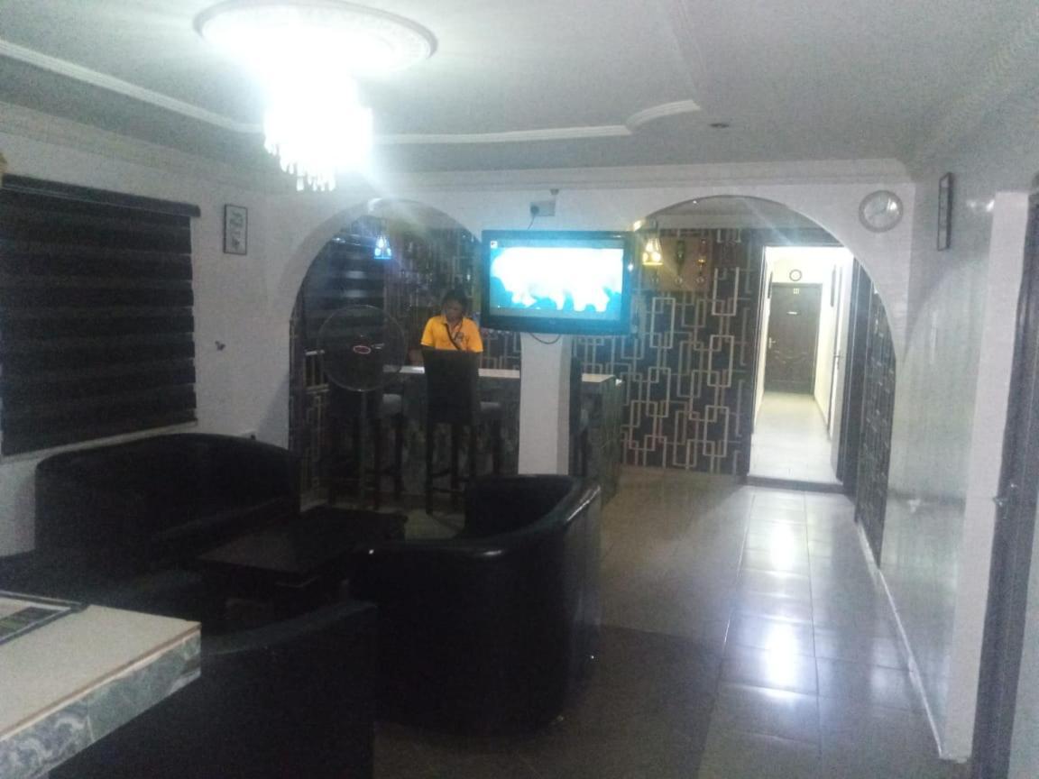 Staycation Suites And Apartment Lagos Buitenkant foto