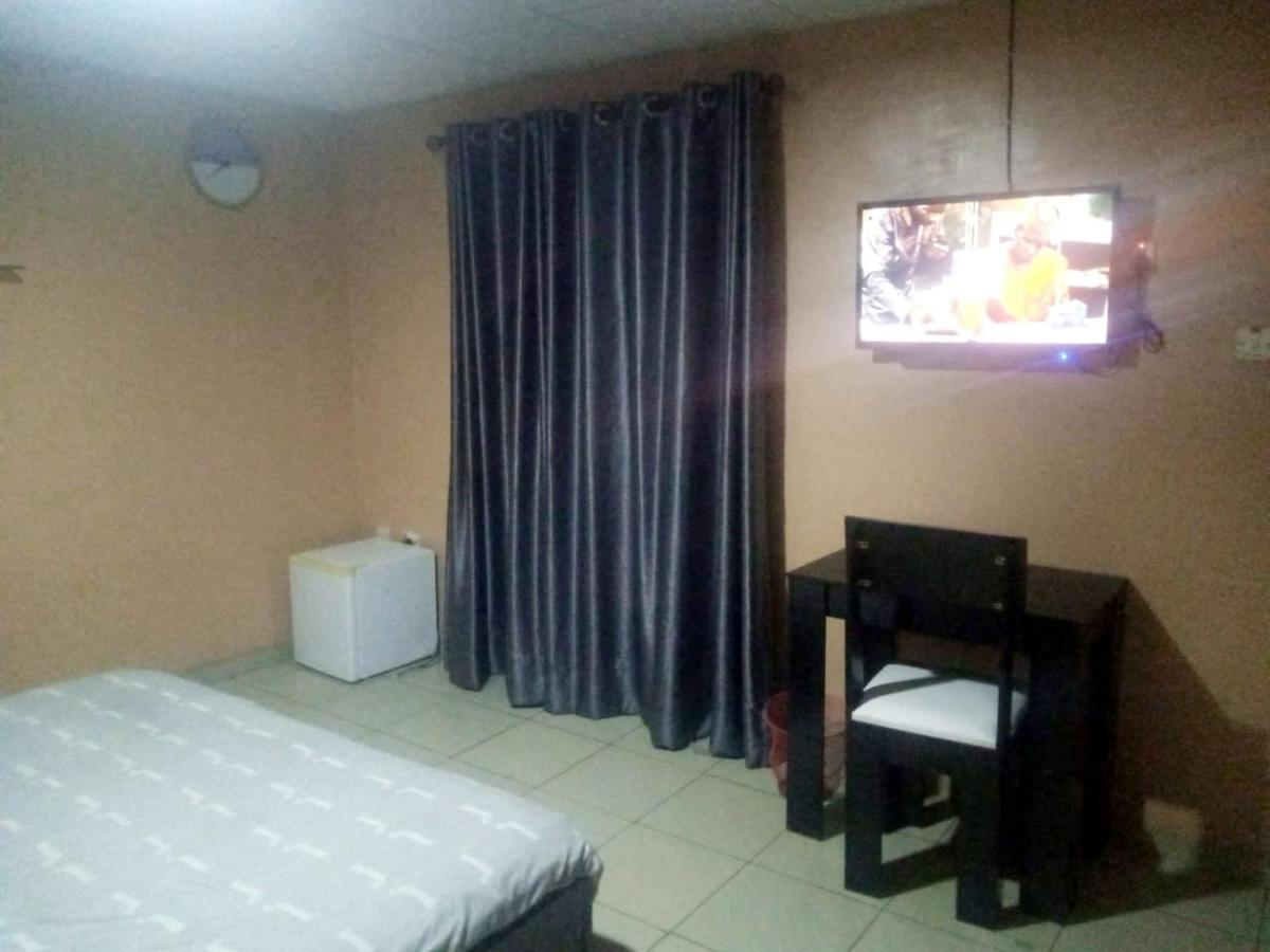 Staycation Suites And Apartment Lagos Buitenkant foto