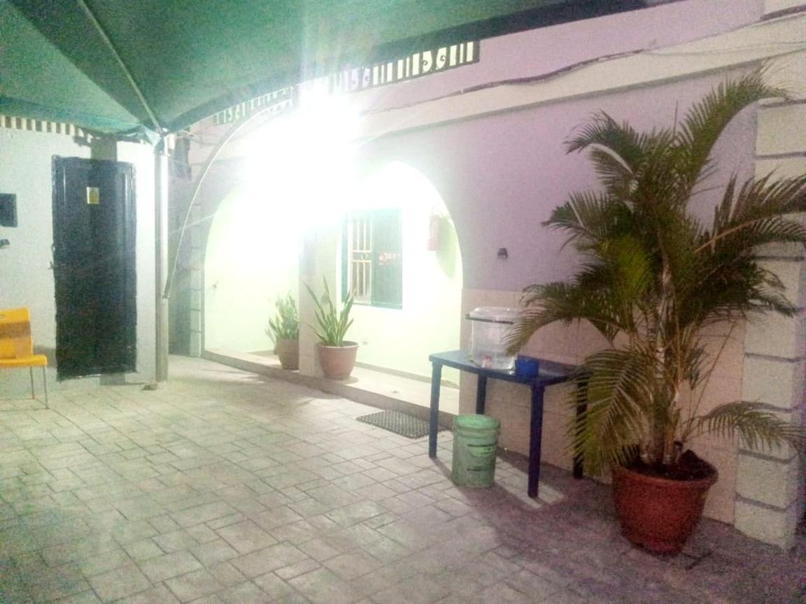 Staycation Suites And Apartment Lagos Buitenkant foto