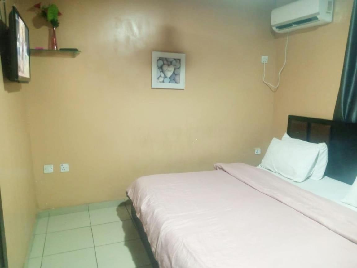 Staycation Suites And Apartment Lagos Buitenkant foto