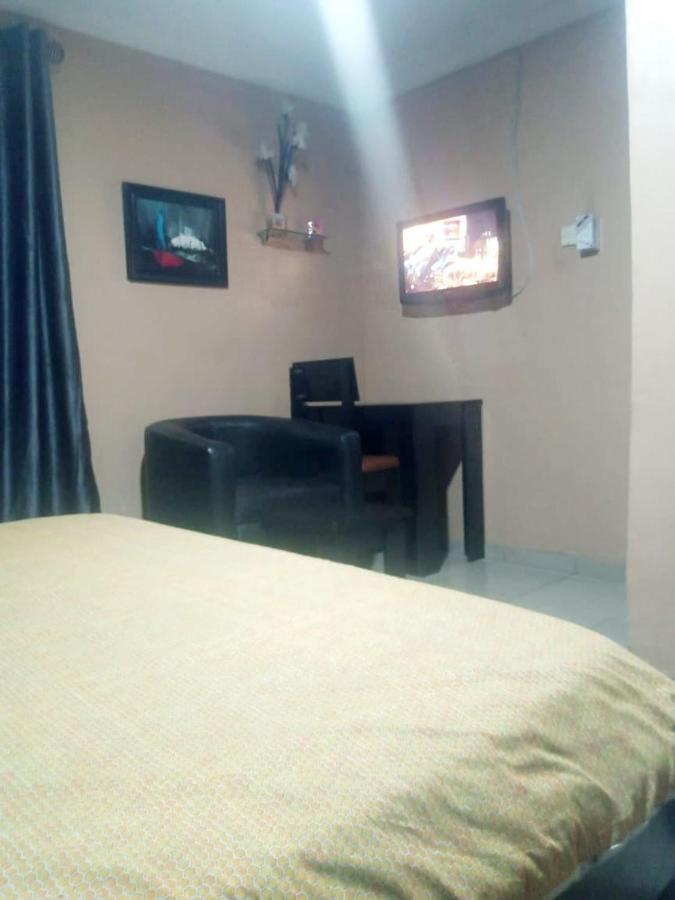 Staycation Suites And Apartment Lagos Buitenkant foto