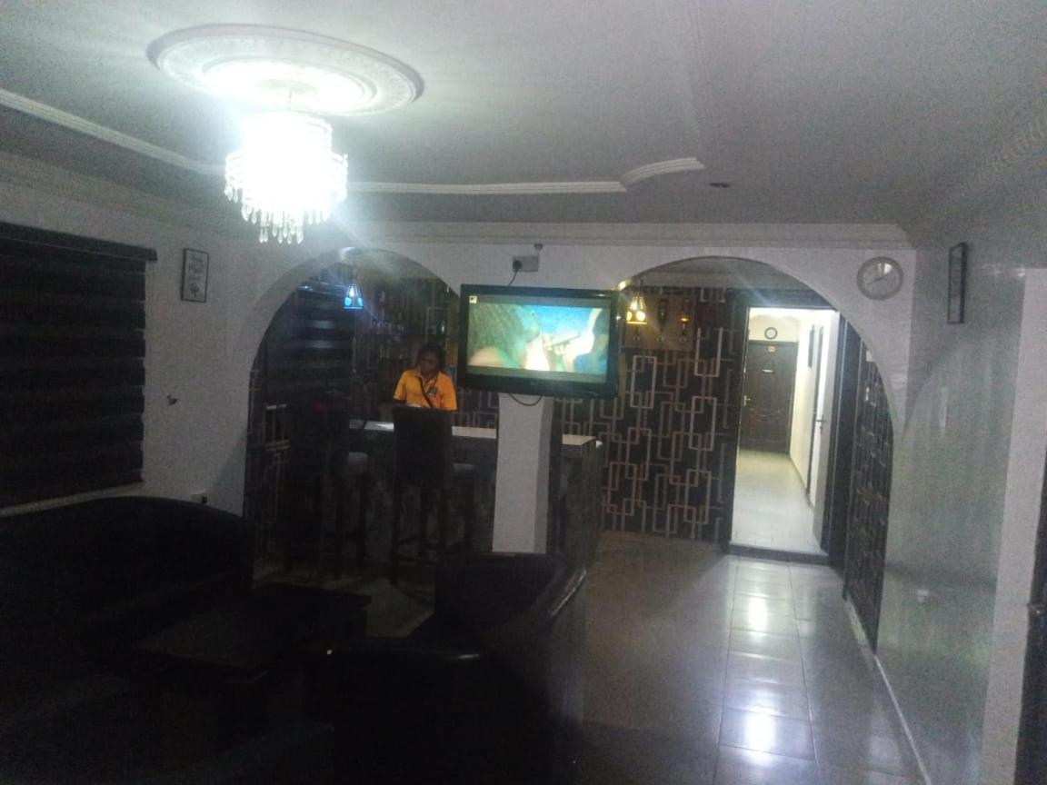 Staycation Suites And Apartment Lagos Buitenkant foto