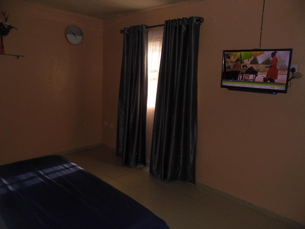 Staycation Suites And Apartment Lagos Buitenkant foto