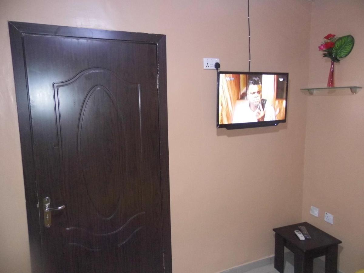 Staycation Suites And Apartment Lagos Buitenkant foto