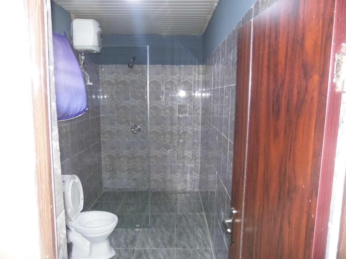 Staycation Suites And Apartment Lagos Buitenkant foto