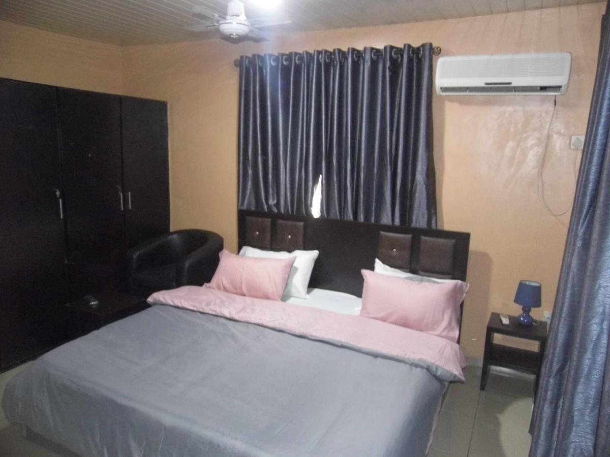 Staycation Suites And Apartment Lagos Buitenkant foto
