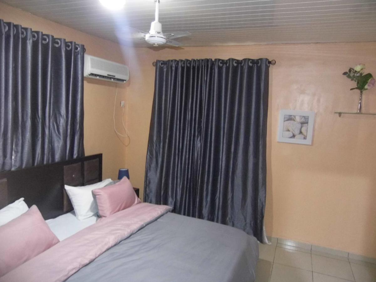 Staycation Suites And Apartment Lagos Buitenkant foto