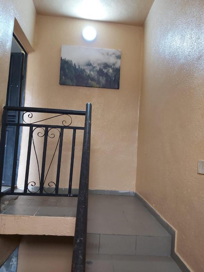 Staycation Suites And Apartment Lagos Buitenkant foto