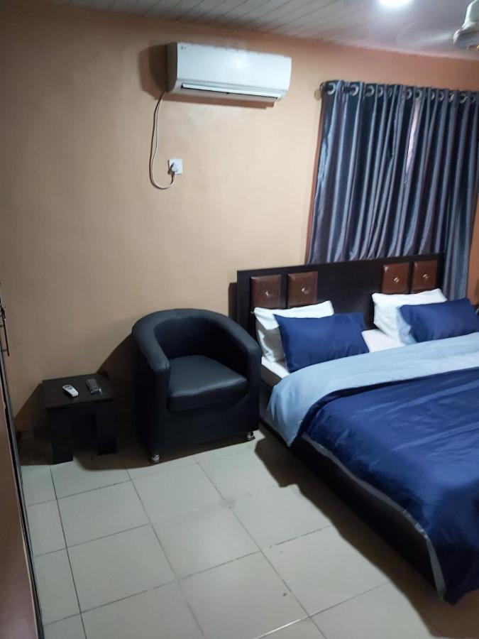 Staycation Suites And Apartment Lagos Buitenkant foto
