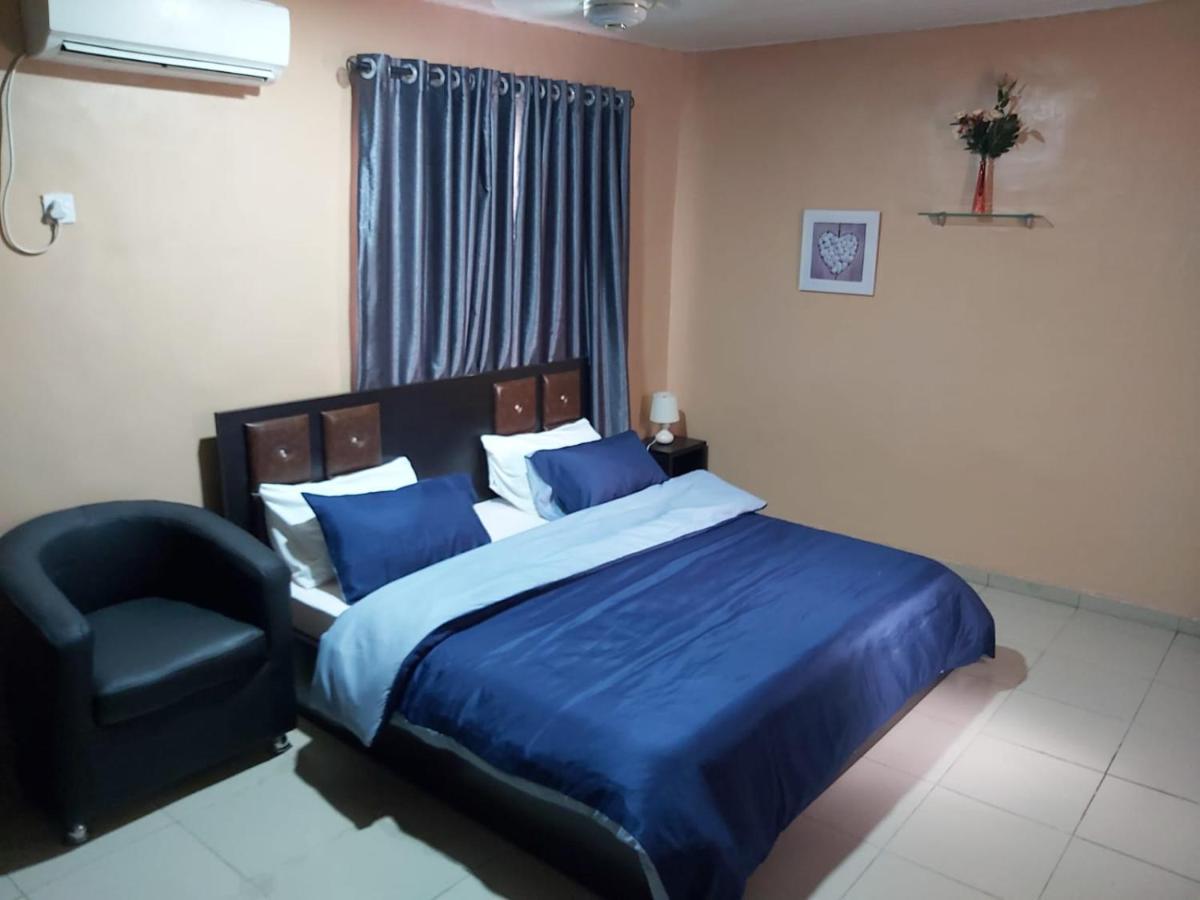 Staycation Suites And Apartment Lagos Buitenkant foto