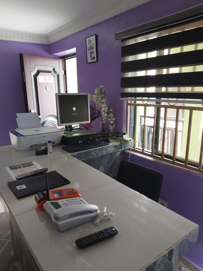 Staycation Suites And Apartment Lagos Buitenkant foto