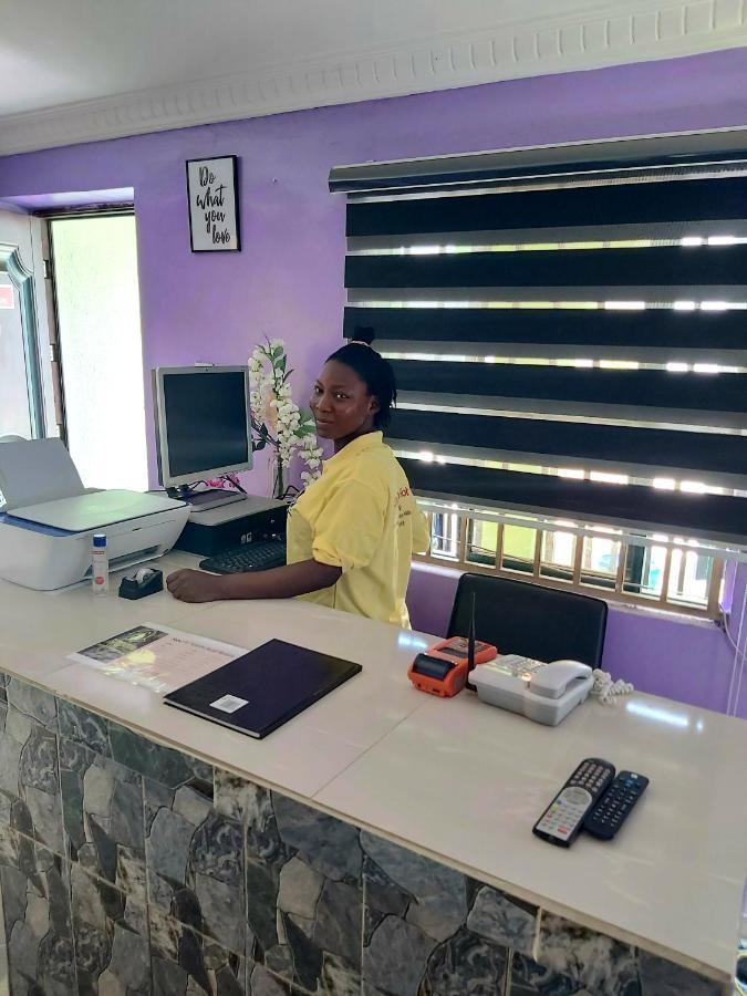 Staycation Suites And Apartment Lagos Buitenkant foto