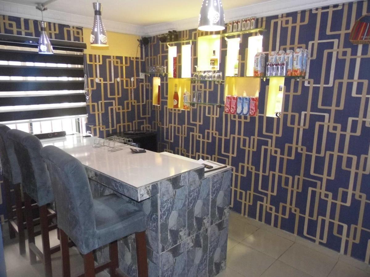 Staycation Suites And Apartment Lagos Buitenkant foto