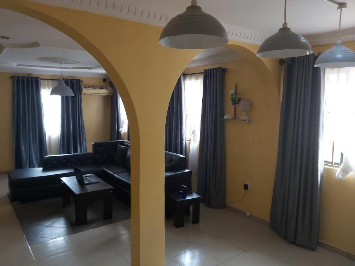 Staycation Suites And Apartment Lagos Buitenkant foto