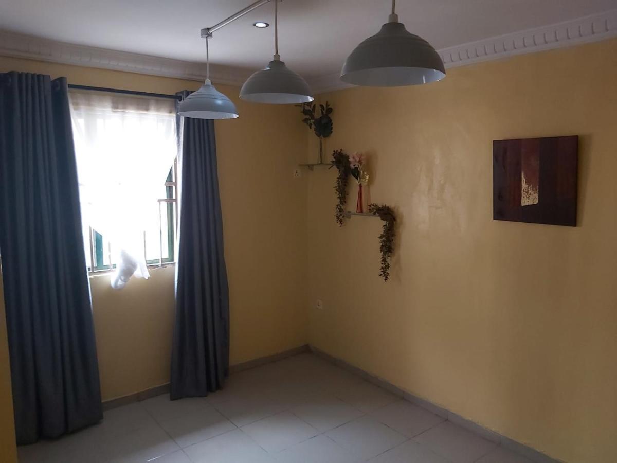 Staycation Suites And Apartment Lagos Buitenkant foto