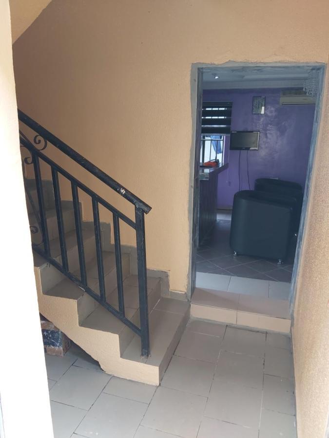 Staycation Suites And Apartment Lagos Buitenkant foto