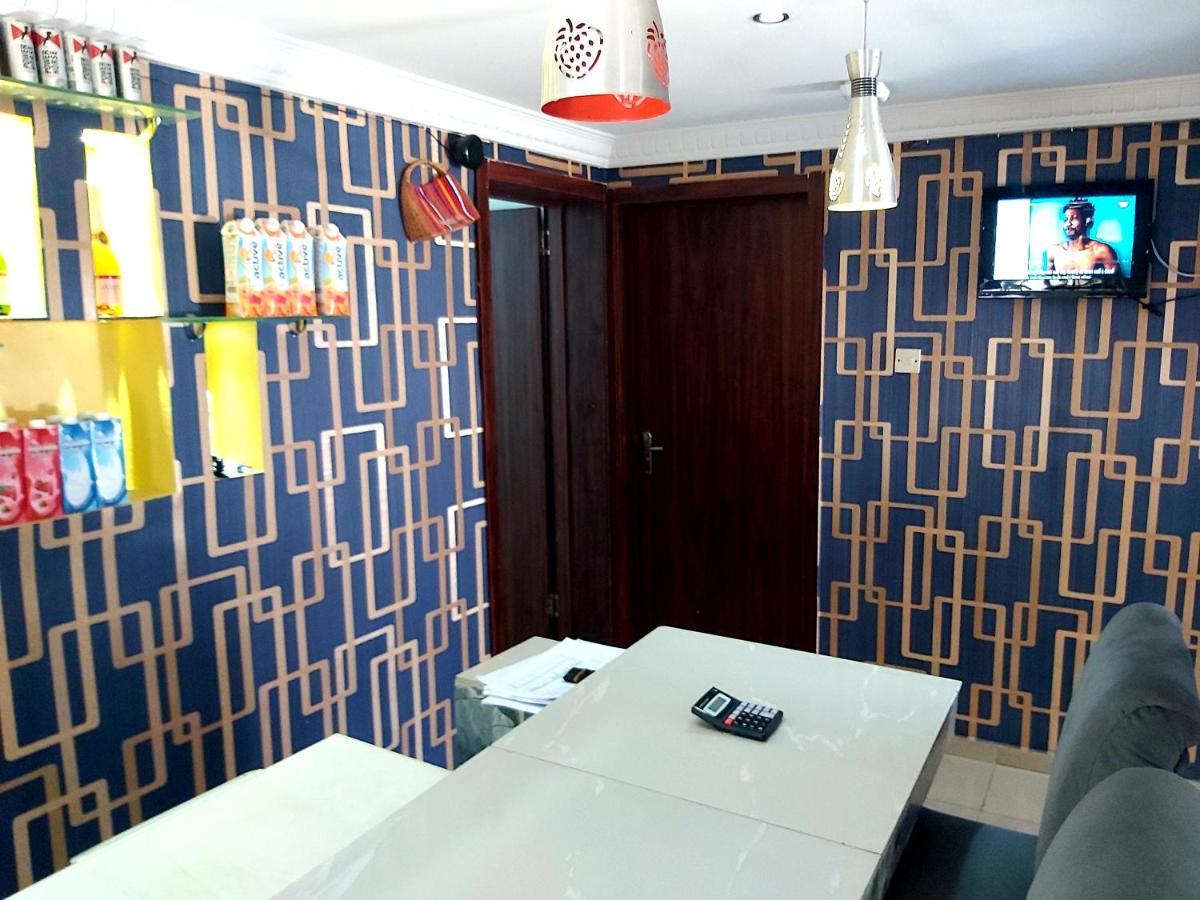 Staycation Suites And Apartment Lagos Buitenkant foto