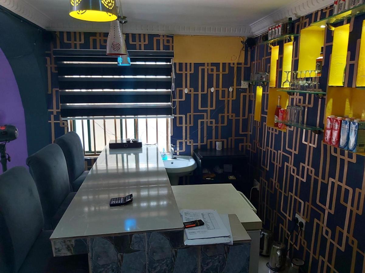 Staycation Suites And Apartment Lagos Buitenkant foto
